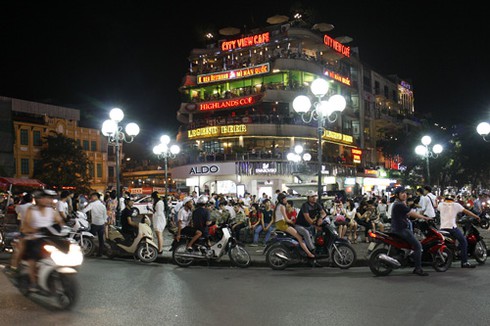 Rực rỡ sắc màu Trung thu trên phố Hà Nội - ảnh 6