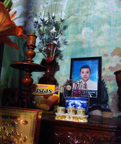 Về làng Áng, nơi kẻ đầu bạc liên tiếp tiễn kẻ đầu xanh - ảnh 3