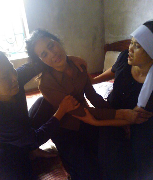 Về làng Áng, nơi kẻ đầu bạc liên tiếp tiễn kẻ đầu xanh - ảnh 2