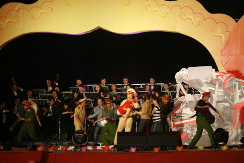 Chùm ảnh 3000 hoa đăng tưởng nhớ nạn nhân TNGT - ảnh 10