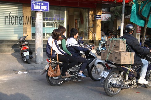 Rợn người cảnh làm xiếc trên phố - ảnh 3