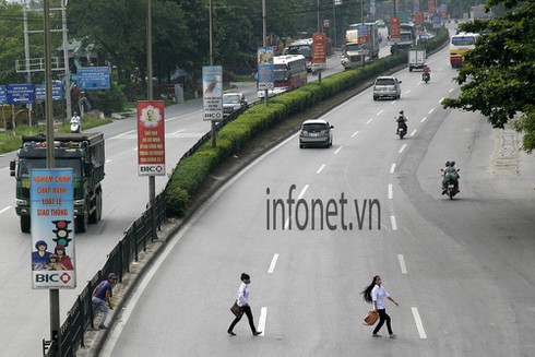 Rợn người cảnh làm xiếc trên phố - ảnh 6