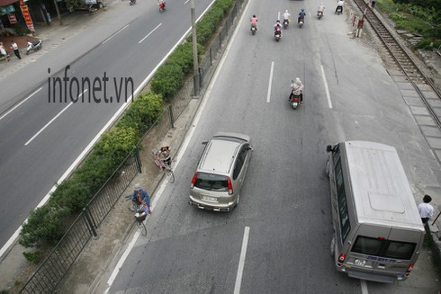 Rợn người cảnh làm xiếc trên phố - ảnh 7