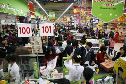 Người dân Thủ đô chen chân mua đồ sắm Tết - ảnh 11