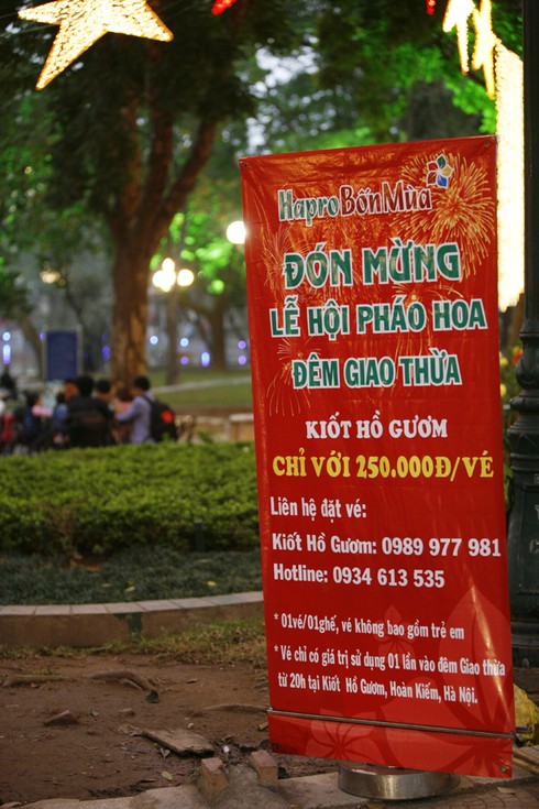 Hồ Gươm lung linh đón thời khắc giao thừa - ảnh 10