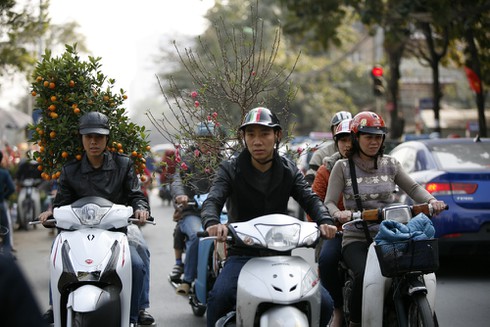 Ngày cuối cùng năm Quý Tỵ tại thủ đô Hà Nội - ảnh 12