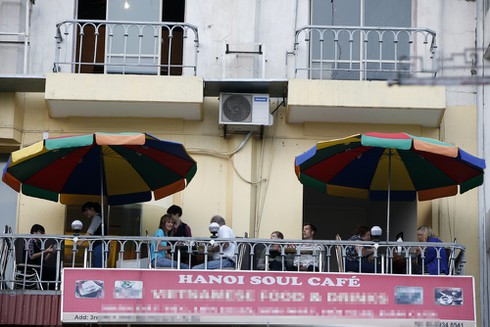 Hồ Gươm lung linh đón thời khắc giao thừa - ảnh 12