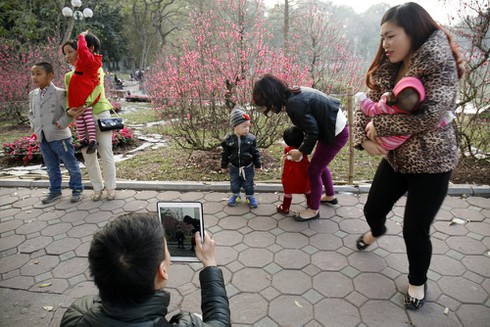 Hồ Gươm lung linh đón thời khắc giao thừa - ảnh 1