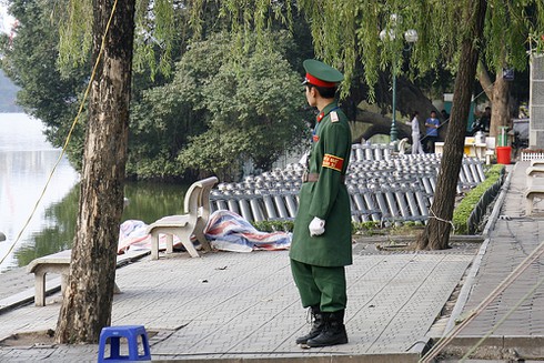 Hồ Gươm lung linh đón thời khắc giao thừa - ảnh 3