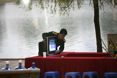 Hồ Gươm lung linh đón thời khắc giao thừa - ảnh 5