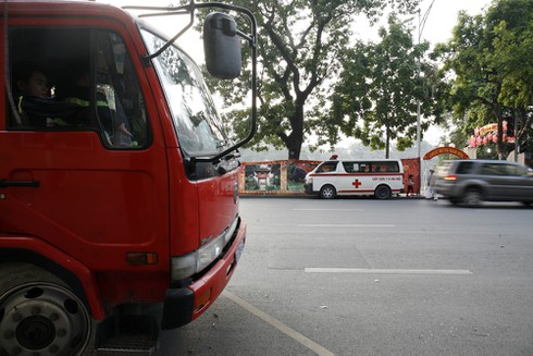 Hồ Gươm lung linh đón thời khắc giao thừa - ảnh 6