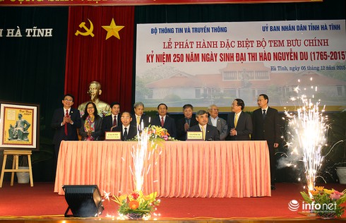 Phát hành đặc biệt bộ tem “Kỷ niệm 250 năm sinh Nguyễn Du” - ảnh 1