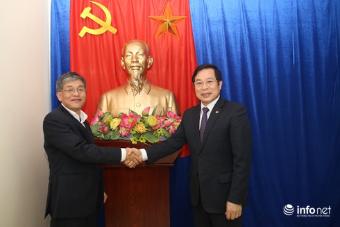 Bộ trưởng Bộ TT&TT thăm và làm việc 4 đơn vị trực thuộc - ảnh 2