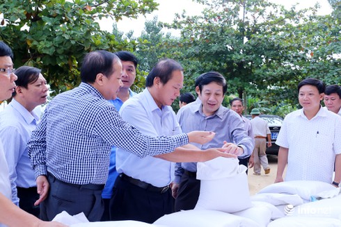 Bộ TT&TT đã trao tặng hơn 6 tỷ đồng cứu trợ miền Trung - ảnh 2