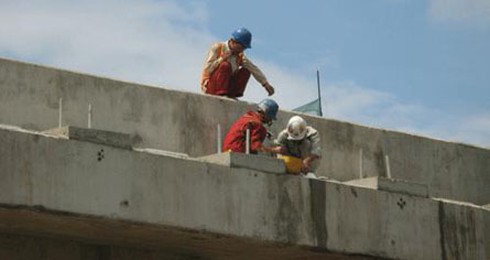 Tăng lương tối thiểu, giảm thu nhập - ảnh 1