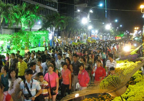 Cả 3 miền hân hoan đón thời khắc giao thừa - ảnh 6