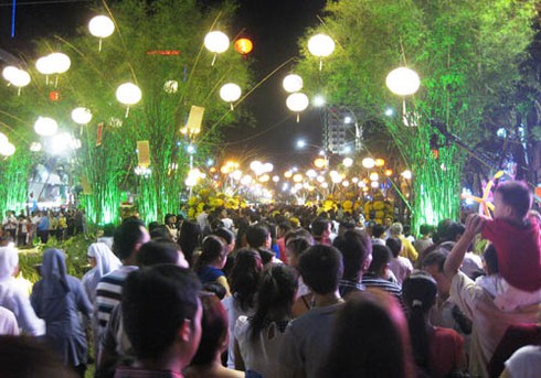 Cả 3 miền hân hoan đón thời khắc giao thừa - ảnh 7