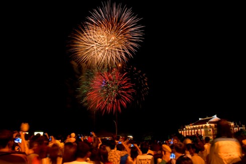 Cả 3 miền hân hoan đón thời khắc giao thừa - ảnh 13