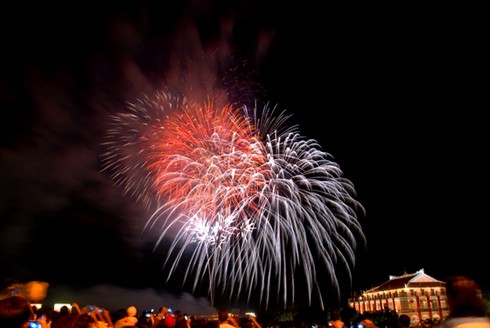 Cả 3 miền hân hoan đón thời khắc giao thừa - ảnh 16