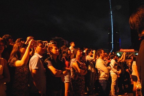 Cả 3 miền hân hoan đón thời khắc giao thừa - ảnh 25