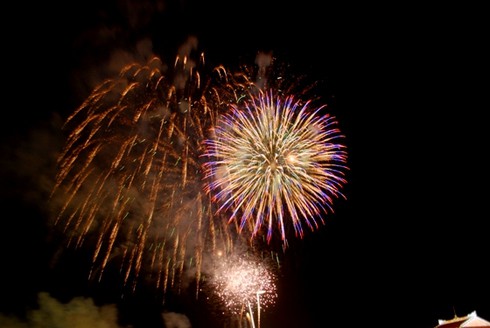 Cả 3 miền hân hoan đón thời khắc giao thừa - ảnh 18