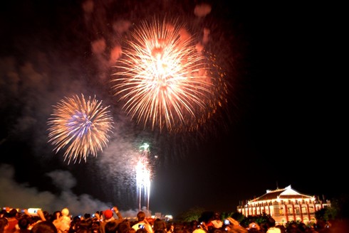 Cả 3 miền hân hoan đón thời khắc giao thừa - ảnh 19