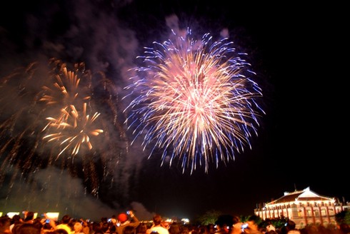 Cả 3 miền hân hoan đón thời khắc giao thừa - ảnh 20