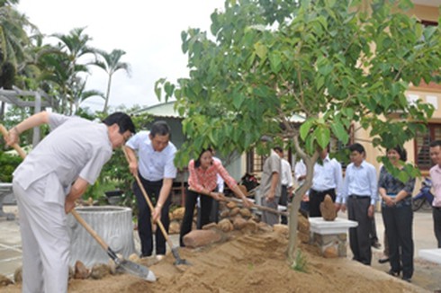 Bộ trưởng Nguyễn Bắc Son thăm TT nuôi dưỡng người có công và bà mẹ VNAH - ảnh 4