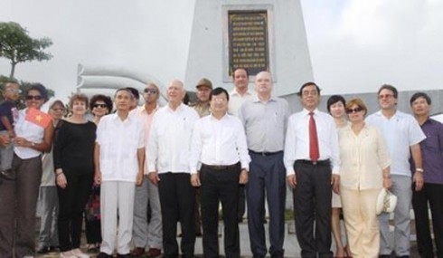 Đoàn cấp cao Cu-ba thăm di tích Quảng Trị, nơi Chủ tịch Fidel đã đến - ảnh 1
