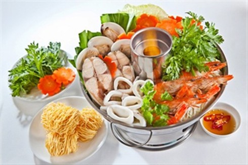Những quán ăn ngon hút khách tại VMM Royal City 11