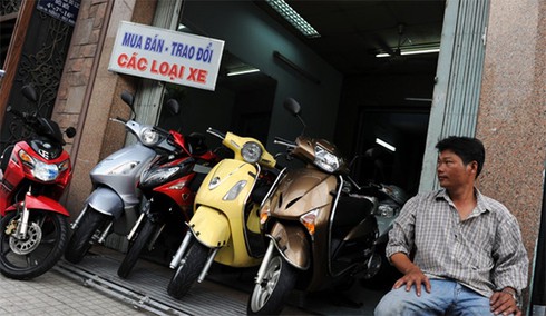 xe-máy, kinh-doanh, đại-lý, thị-trường, khó-khăn, tồn-kho, mẫu-mới, Honda, Yamaha, nhân-viên, nghỉ-việc, cửa-hàng-xe-máy