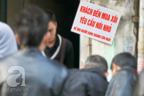 Xếp hàng rồng rắn mua xôi cúng ông Táo - ảnh 3