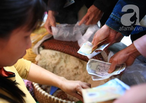 Xếp hàng rồng rắn mua xôi cúng ông Táo - ảnh 9