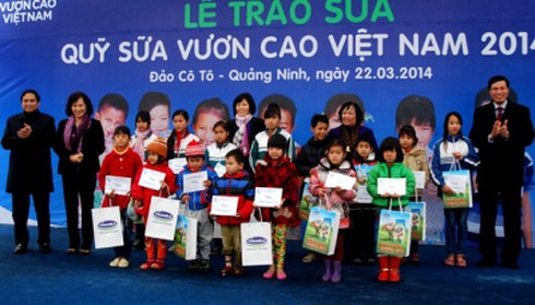 Vinamilk dành 8 tỷ đồng cho Quỹ sữa vươn cao Việt nam 2014 - ảnh 1