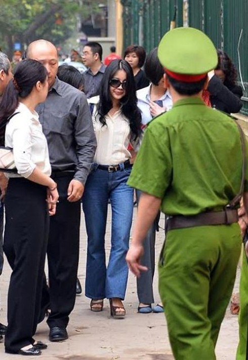 Vợ bầu Kiên và chuyện