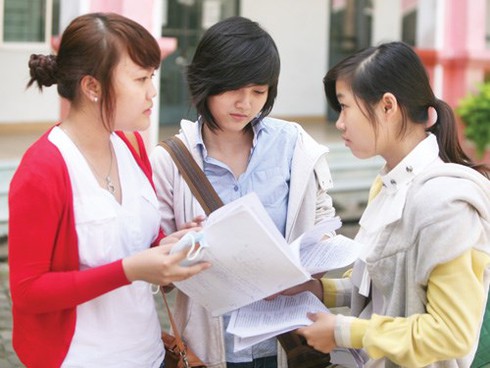 Hồ sơ đăng ký dự thi ĐH có xu hướng giảm - ảnh 1