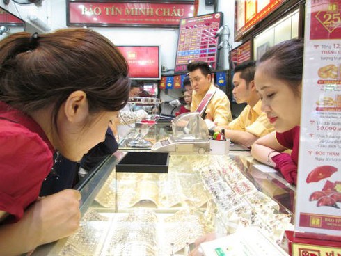 Vàng giảm giá sau khi bị