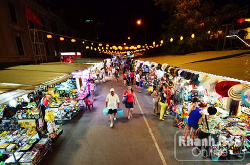 Hấp dẫn chợ đêm Nha Trang - ảnh 1
