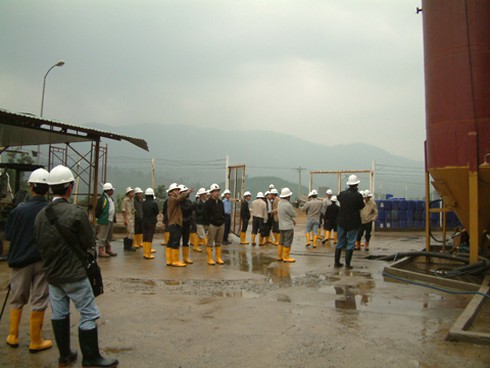 Không trả nợ thuế, đại gia vẫn tiếp tục đào vàng - ảnh 1