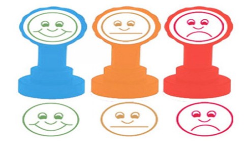 Ngộ nghĩnh con dấu mặt cười thay điểm của thầy cô nước ngoài - ảnh 1