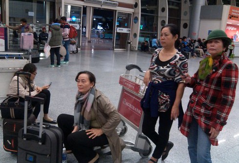 Máy bay trễ gần 9 giờ, khách đi JetstarPacific đòi lại tiền - ảnh 1