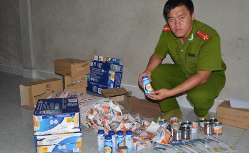 Rút ruột, kỳ thị khách hàng: Sữa ngoại điềm nhiên