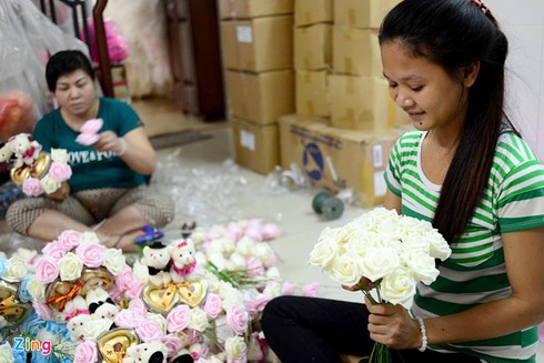 Bó hồng 700 bông giá 10 triệu dịp Valentine - ảnh 1