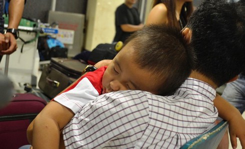 Vật vã gần 10 giờ vẫn không được lên máy bay về quê - ảnh 11