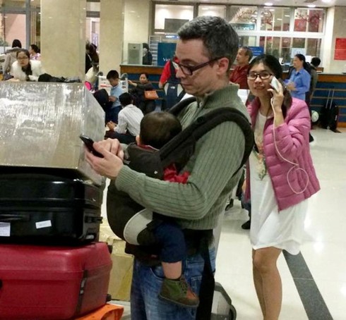 Vật vã gần 10 giờ vẫn không được lên máy bay về quê - ảnh 3