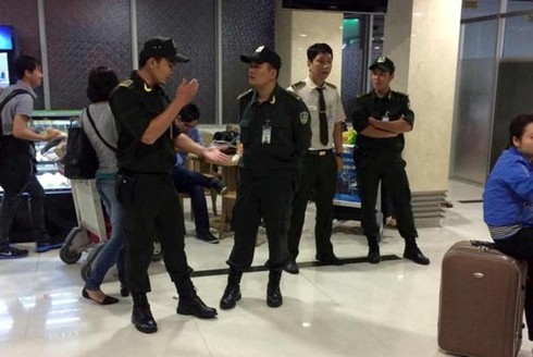 Vật vã gần 10 giờ vẫn không được lên máy bay về quê - ảnh 6