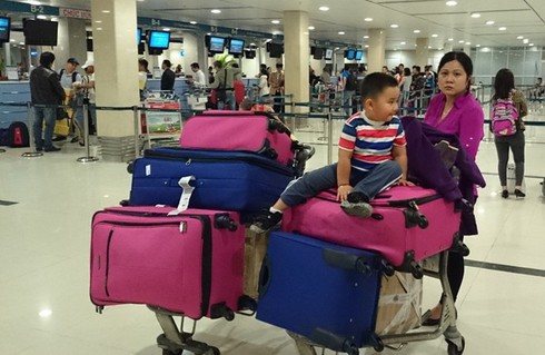 Vật vã gần 10 giờ vẫn không được lên máy bay về quê - ảnh 8