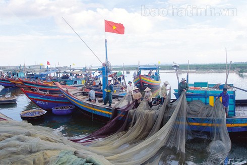 Cho tàu vượt sóng... - ảnh 1