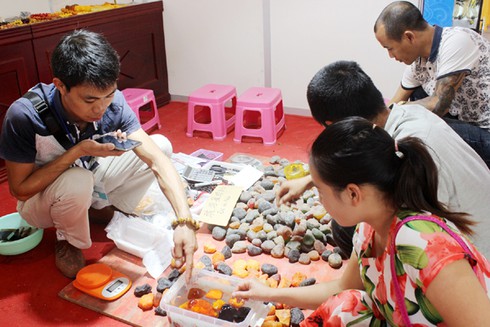 Kỳ lạ đá siêu nhẹ TQ đắt như vàng, giá 21 triệu một lạng - ảnh 1
