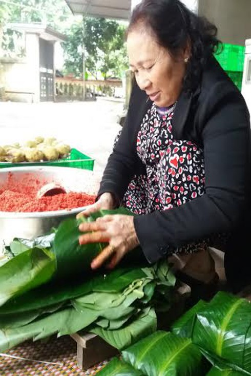 Về làng mỗi người gói hàng nghìn bánh chưng mùa Tết - ảnh 7